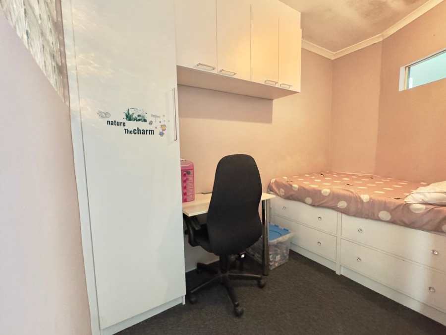  Bedroom Property for Sale in Lentegeur Western Cape